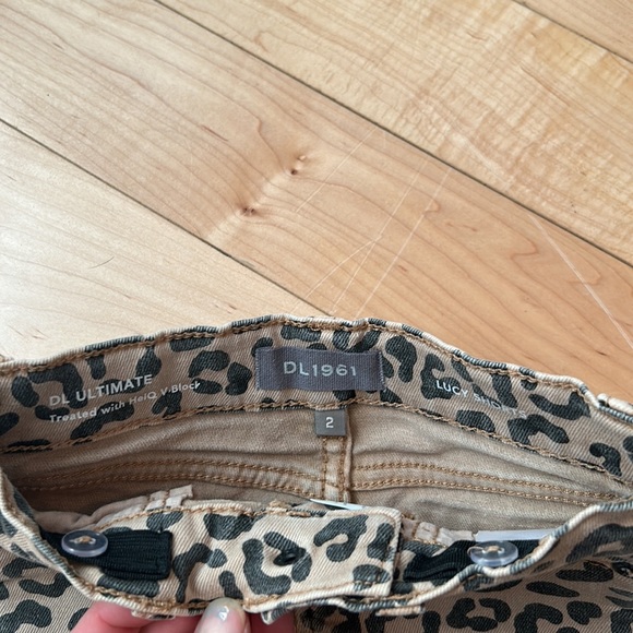 DL1961 Leopard Denim Lucy Shorts - Picture 3 of 4